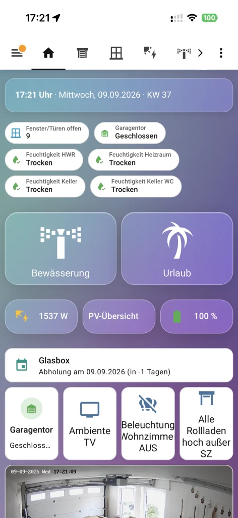 Home Assistant Dashboard mit Fensterkontakten, Feuchtigkeitssensoren, PV-Übersicht, Szenen und Kamerabild